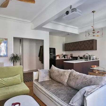 Cosy And Ideally Situated Near In Liberation
